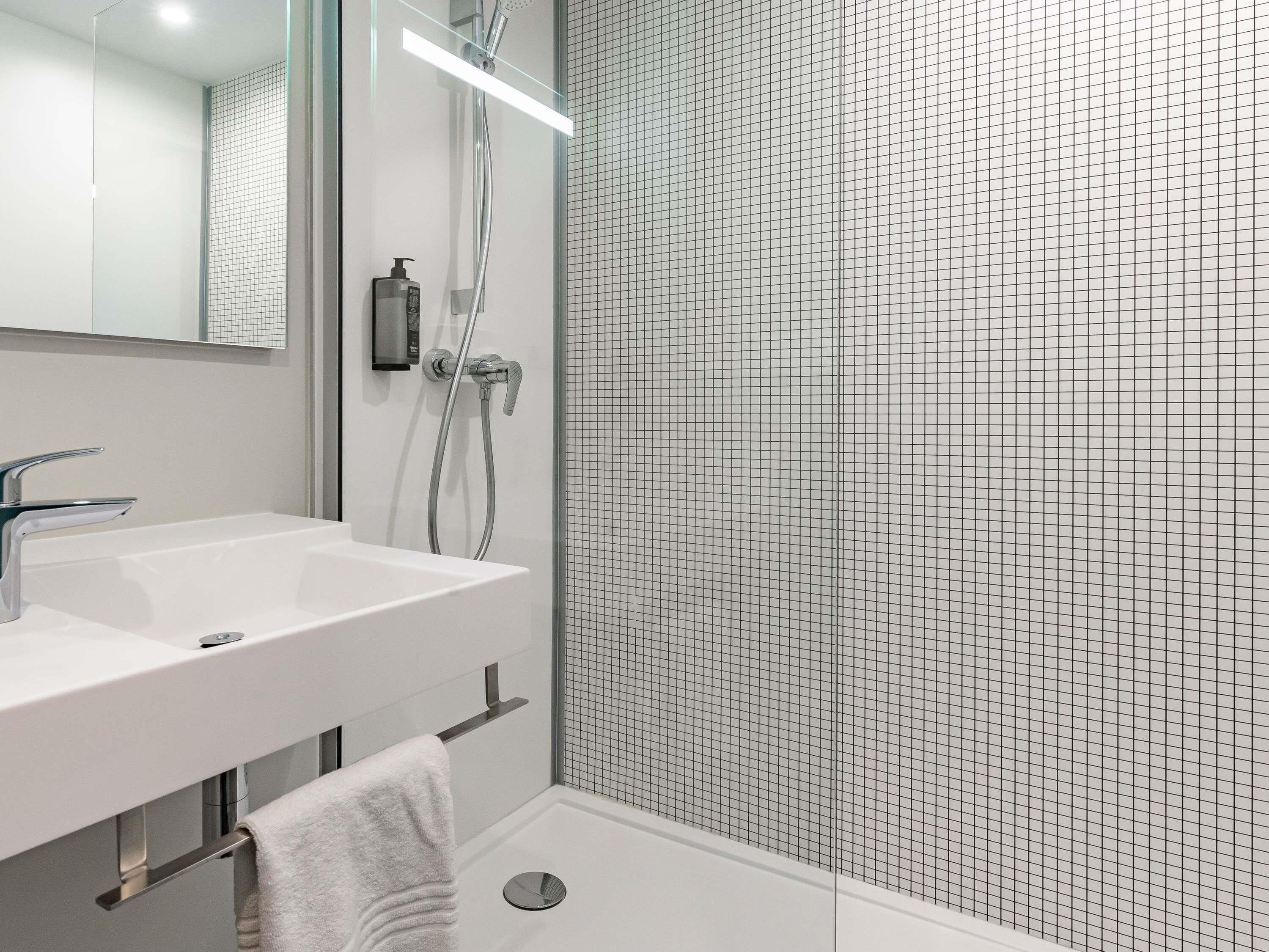 Triple Room, Multiple Beds | Desk, soundproofing, free cots/infant beds, free WiFi