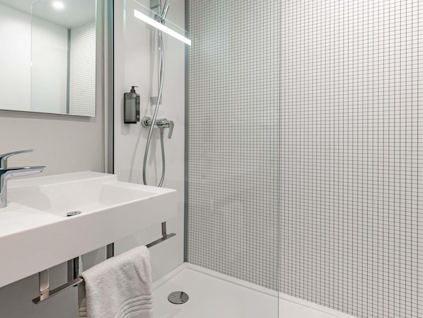 Triple Room, Multiple Beds - ibis budget Marne la Vallee Pontault Combault (Pontault-Combault)