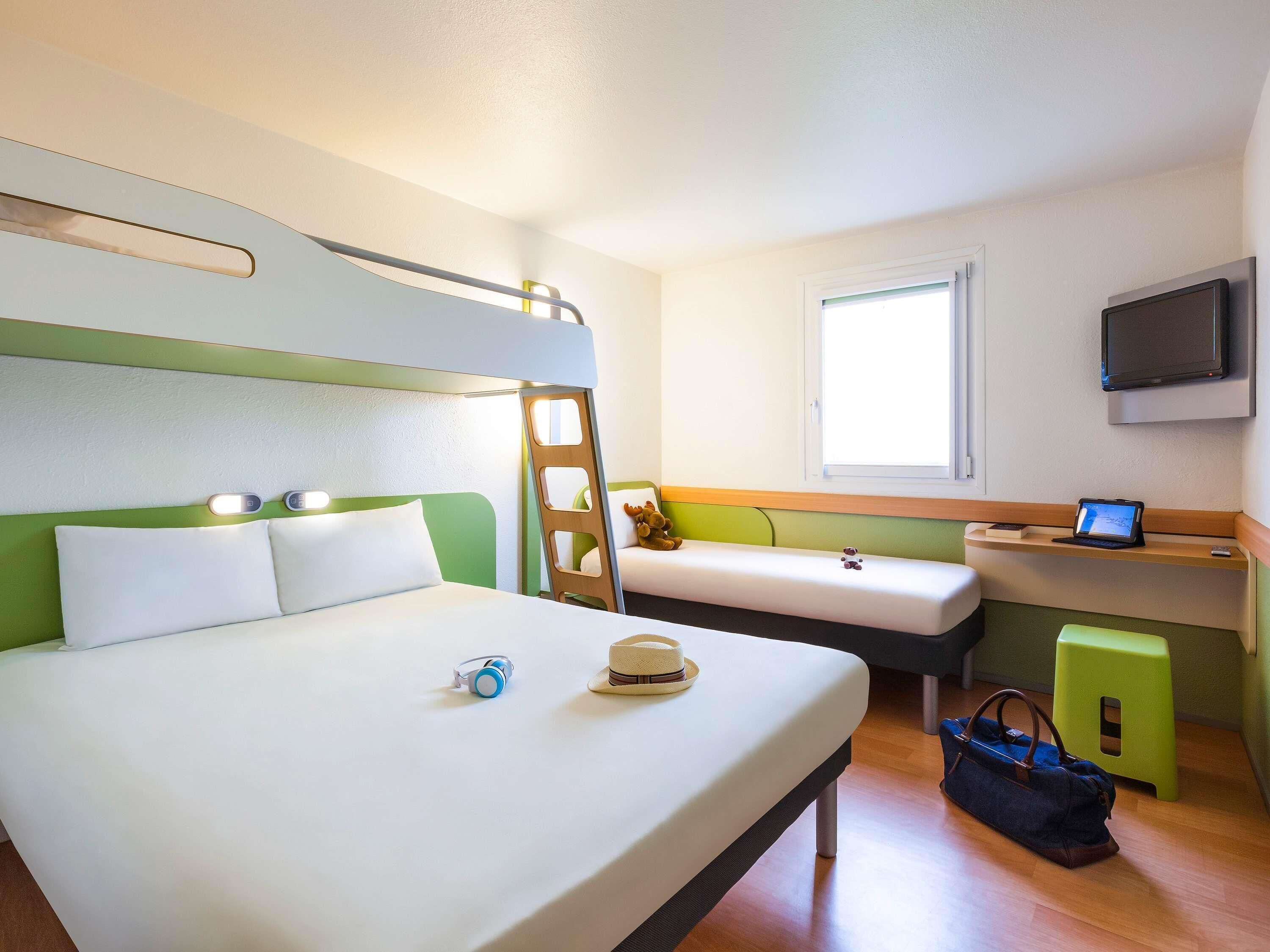 Family Room | Desk, soundproofing, free cots/infant beds, free WiFi