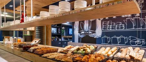 Desayuno buffet diario (EUR 9.90 por persona)