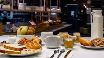 Petit déjeuner buffet (9.90 EUR par personne)