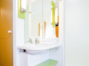 Chambre Double, 1 lit double | Bureau, chambres insonorisées, Wi-Fi gratuit, draps fournis