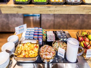 Continental breakfast on weekdays (EUR 6.60 per person)