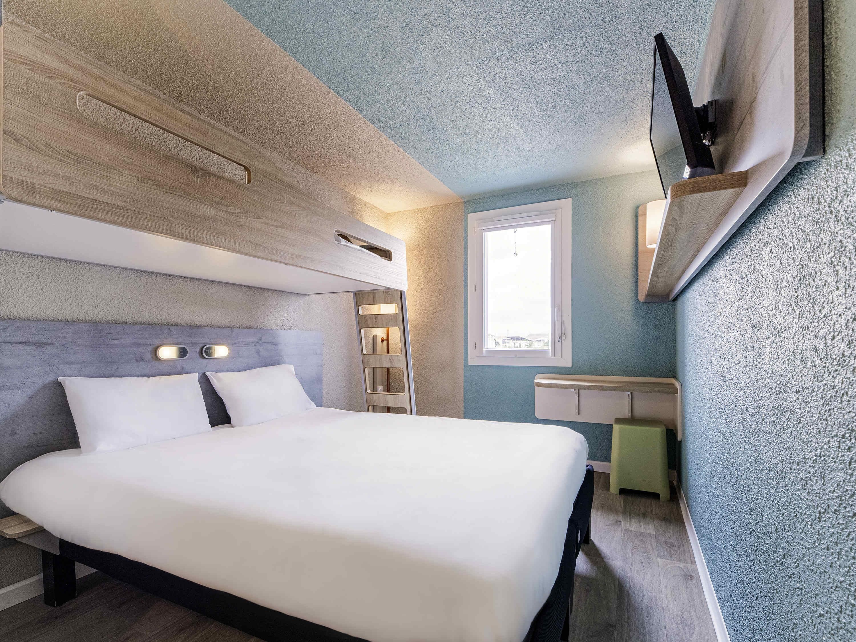 Triple Room, Multiple Beds | Premium bedding, desk, soundproofing, WiFi (free)