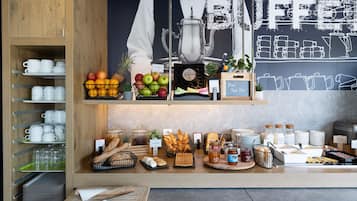 Colazione a buffet, servita tutte le mattine (7.8 EUR a persona)