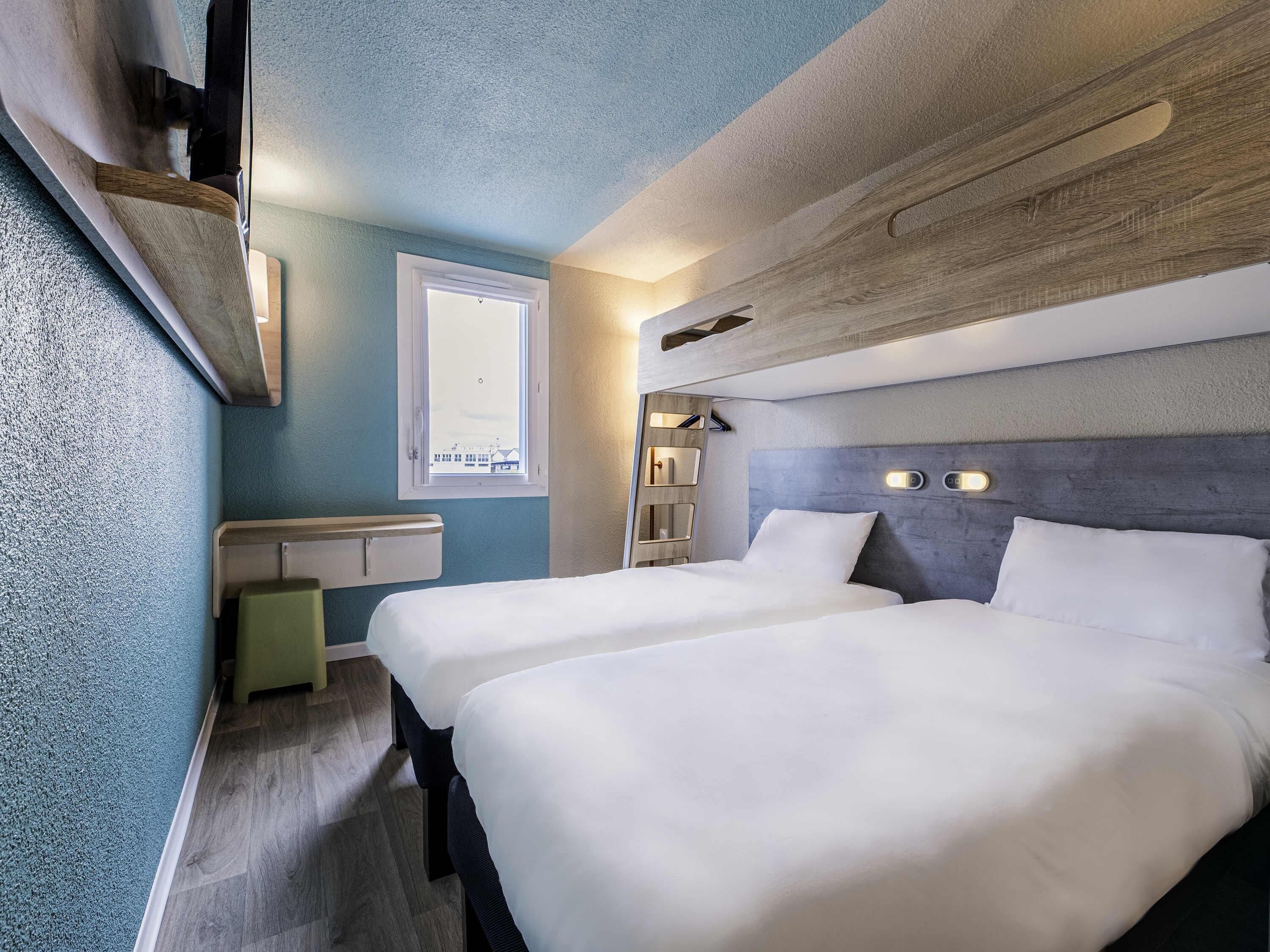 Twin kamer, 2 eenpersoonsbedden | Luxe beddengoed, een bureau, geluiddichte muren, gratis wifi