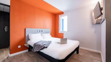 Luxe beddengoed, een bureau, geluiddichte muren, gratis wifi