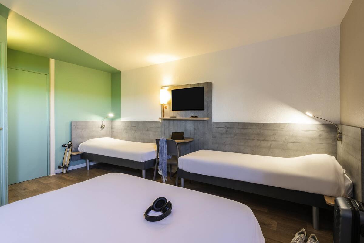 desk, laptop workspace, iron/ironing board, free wifi