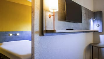 Double Room | Desk, laptop workspace, iron/ironing board, free WiFi