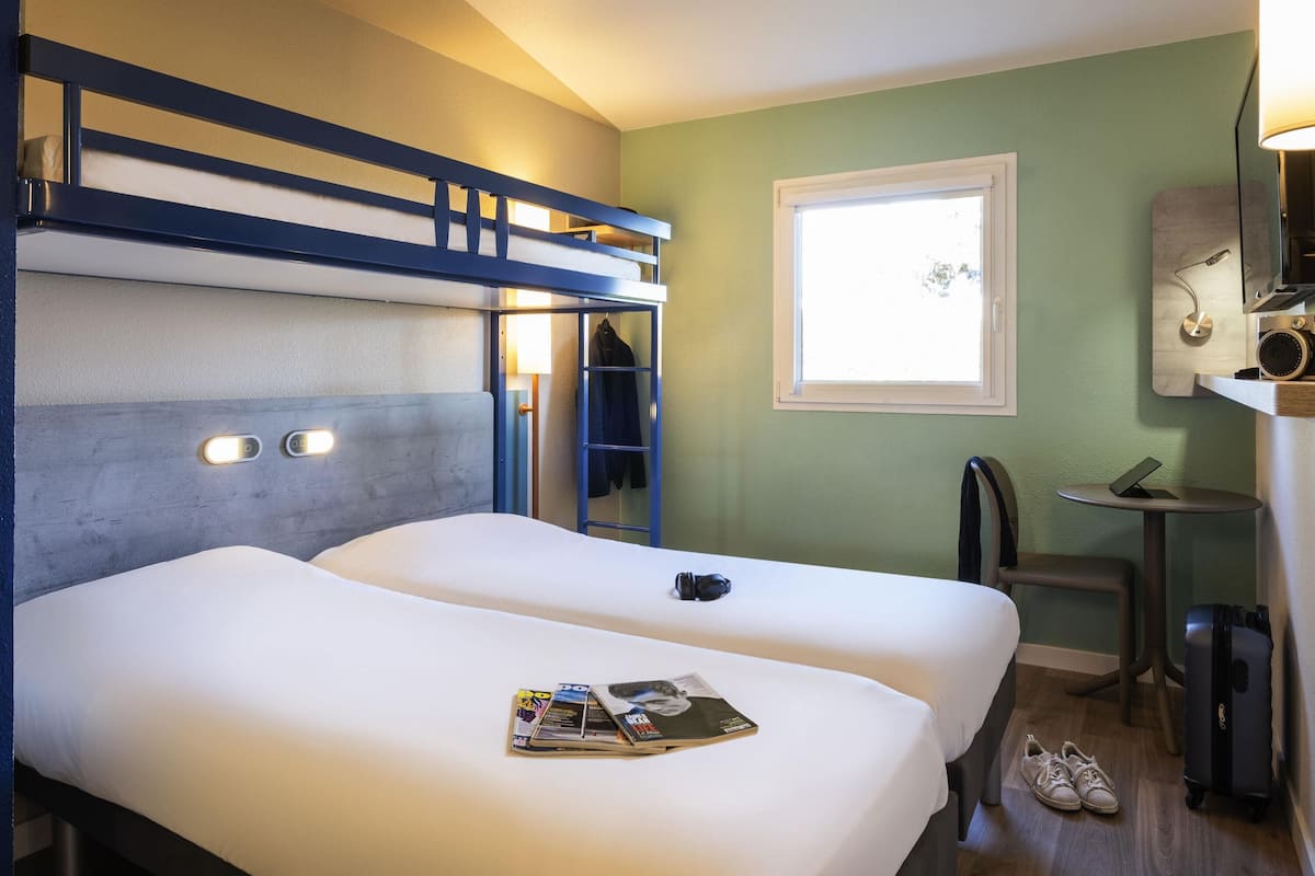 Triple Room, 3 Single Beds