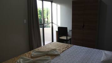 Apartamento luxo | Frigobar, escrivaninha, cortinas blackout, Wi-Fi de cortesia