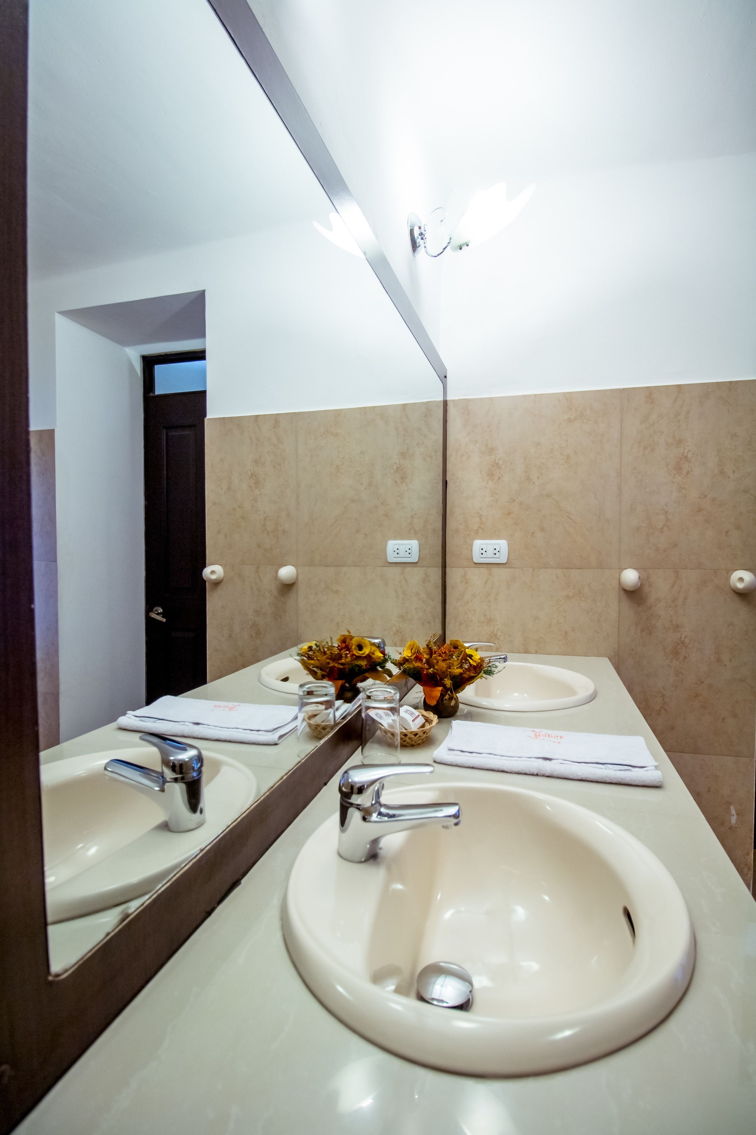 Foto - Yabar Hotel Plaza