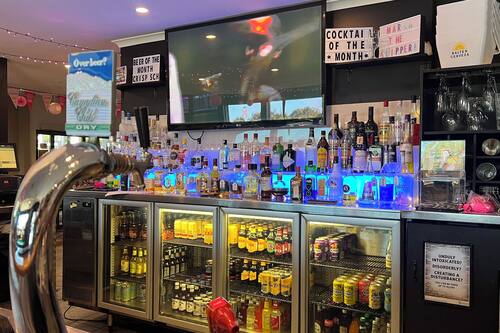 2 bars/lounges