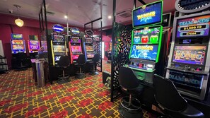 2 bars/lounges - Tandara Hotel Motel (Sarina)