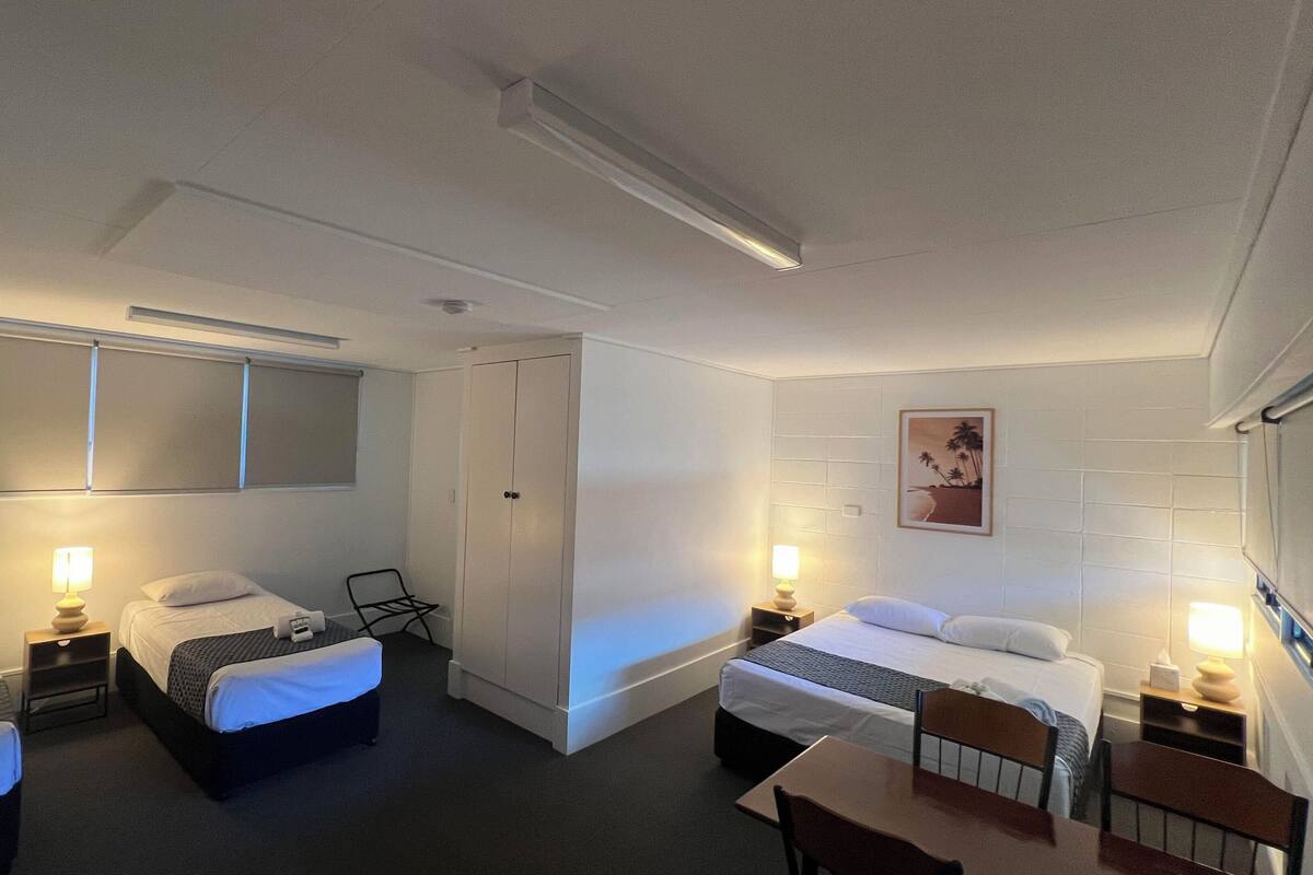 家庭客房 (1 double and 2 single beds) | 熨斗/熨衣板、免費無線上網、床單