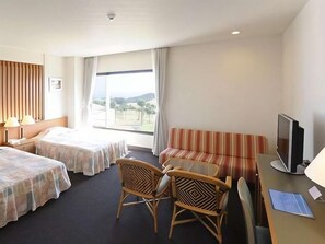 Free cots/infant beds, free wired Internet