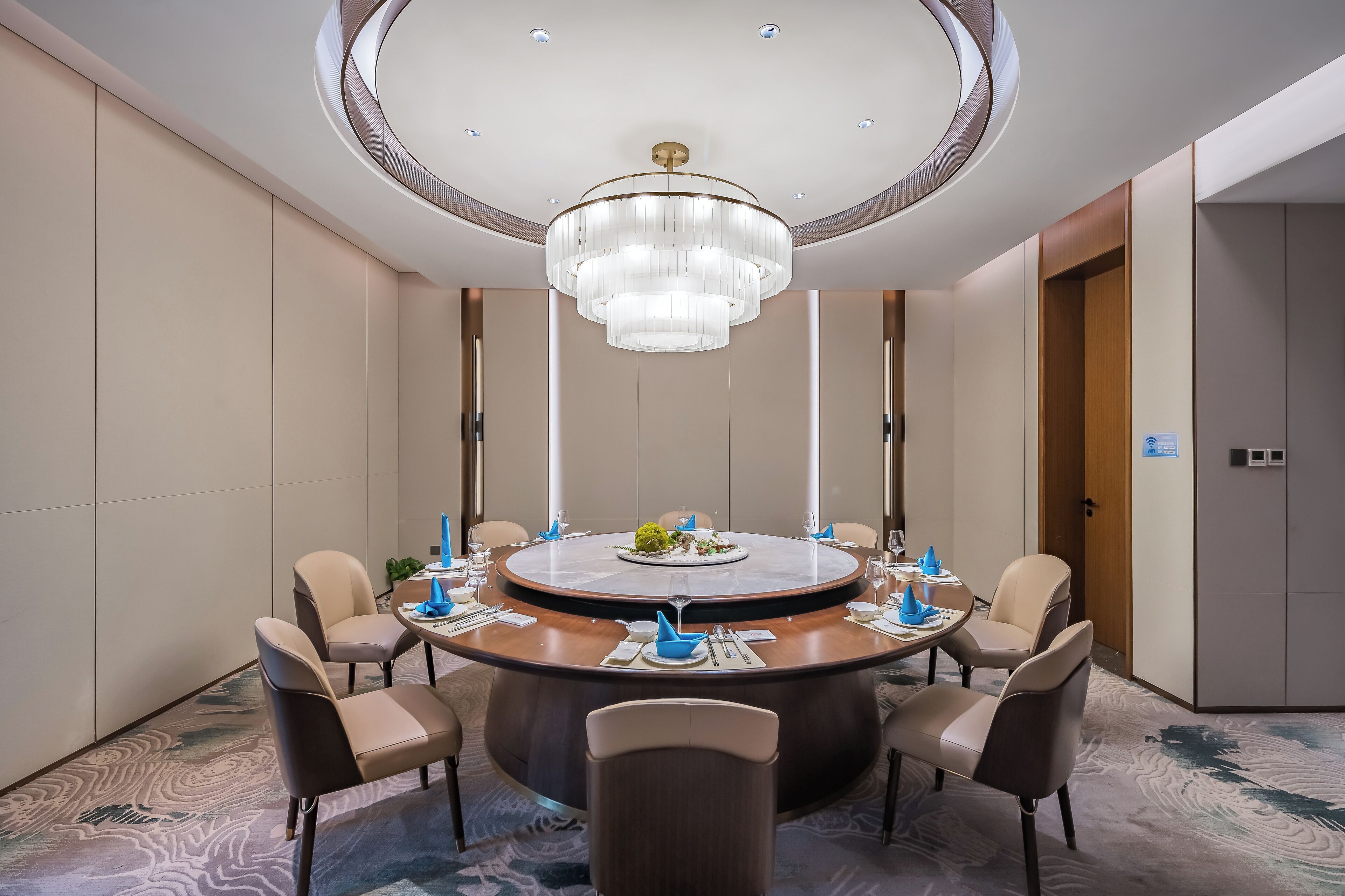 Phục vụ bữa sáng, món Hoa