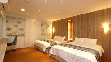 Quadruple Room | Premium bedding, desk, rollaway beds, free WiFi