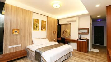 Habitación doble Deluxe | Ropa de cama de alta calidad, escritorio, camas extra y wifi gratis