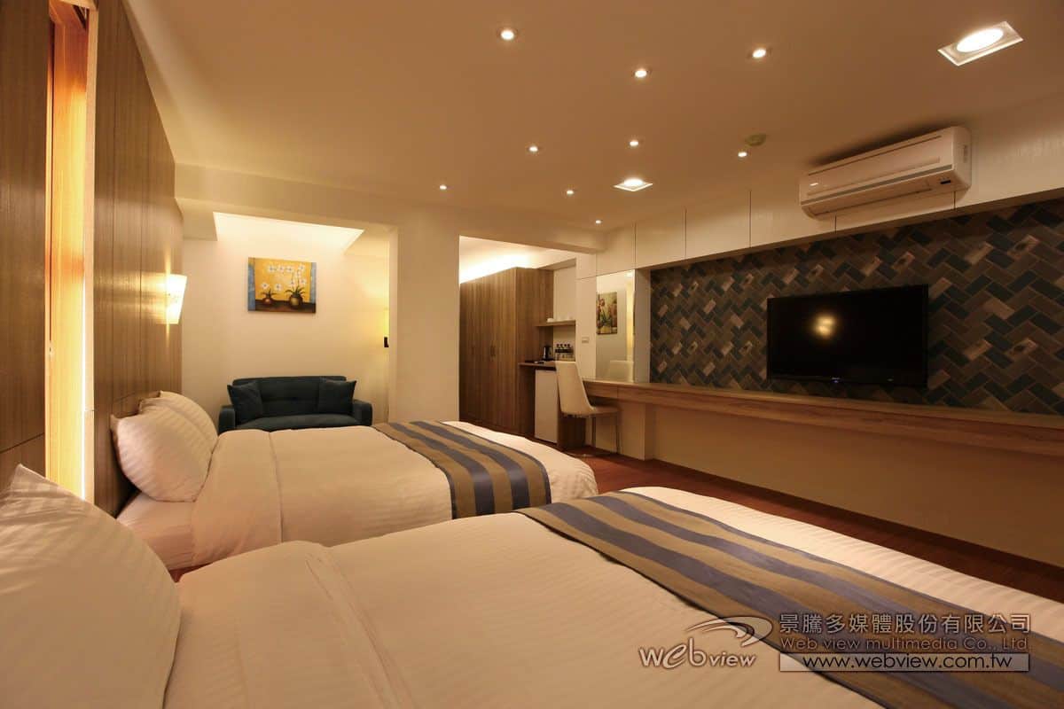 Quadruple Room | Premium bedding, desk, rollaway beds, free WiFi
