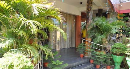 Sunshine Hotel & Hall