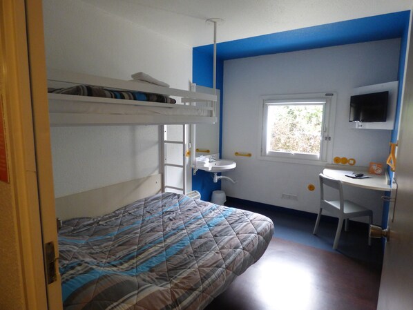 Room - Hotel Salon de Provence (Salon-de-Provence)