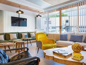 Flat-screen TV - Hotel Salon de Provence (Salon-de-Provence)