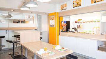 ๋งค์ผ ๋ทํ ์์นจ ์์ฌ(1์ธ๋น EUR 3.90)