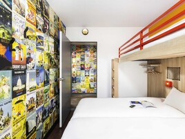 Desk, WiFi (free), bed sheets