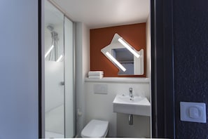 Double Room, 1 Double Bed | Bathroom | Shower, eco-friendly toiletries, hair dryer, towels