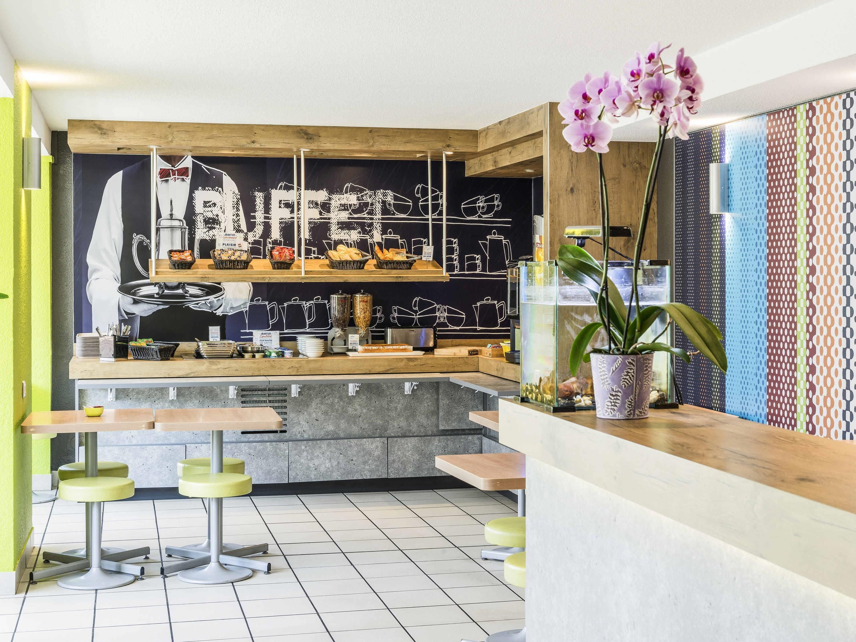 Daily buffet breakfast for a fee