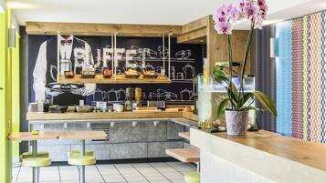 Daily buffet breakfast for a fee
