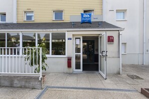 Property entrance - ibis budget Senlis (Senlis)