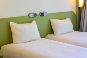 Kamar Twin, 2 Tempat Tidur Twin | Meja kerja, setrika/meja setrika, Wi-Fi gratis, dan seprai linen