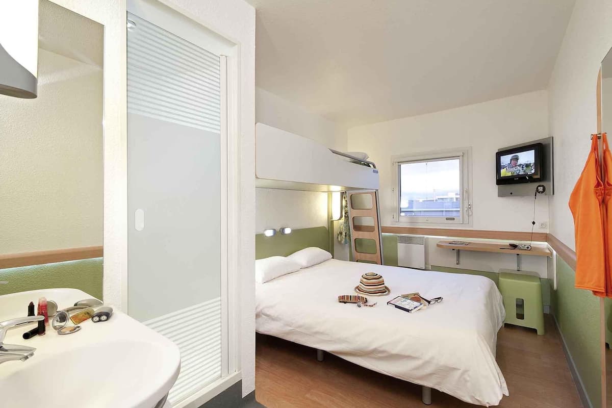 desk, iron/ironing board, free wifi, bed sheets