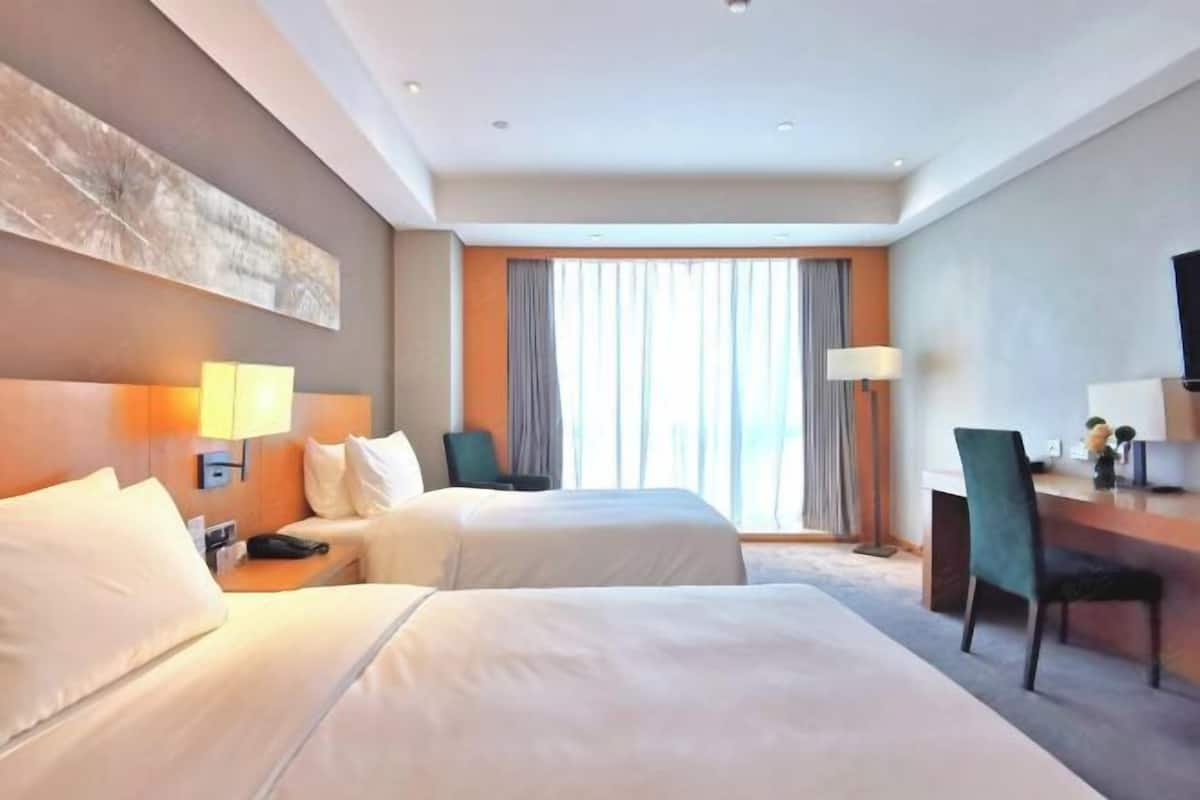 Minibar, in-room safe, blackout curtains, iron/ironing board