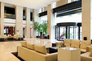 Lobby sitting area - Tian Feng International Hotel (Shenyang)