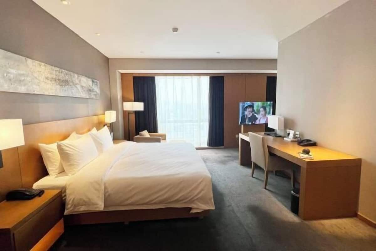 Minibar, in-room safe, blackout curtains, iron/ironing board