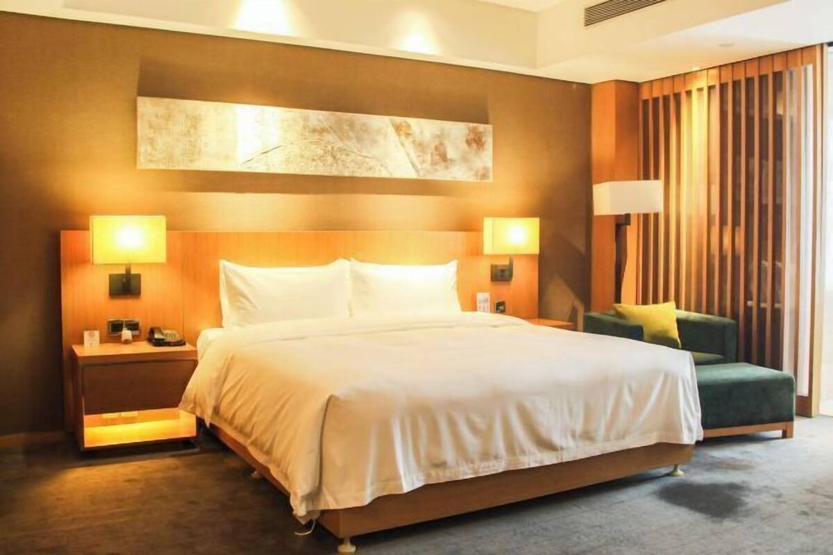 Minibar, coffres-forts dans les chambres, rideaux occultants