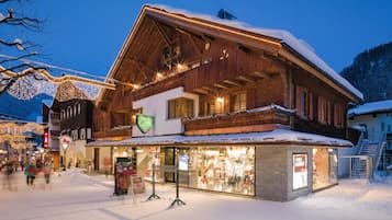 Fassade der Unterkunft â Abend/Nacht