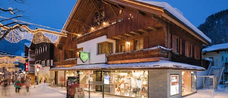 Façade de l’hébergement - soirée/nuit