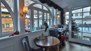 Tägliches nach Wunsch zubereitetes Frühstück (20 EUR pro Person)