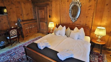 1 bedroom, in-room safe, desk, soundproofing