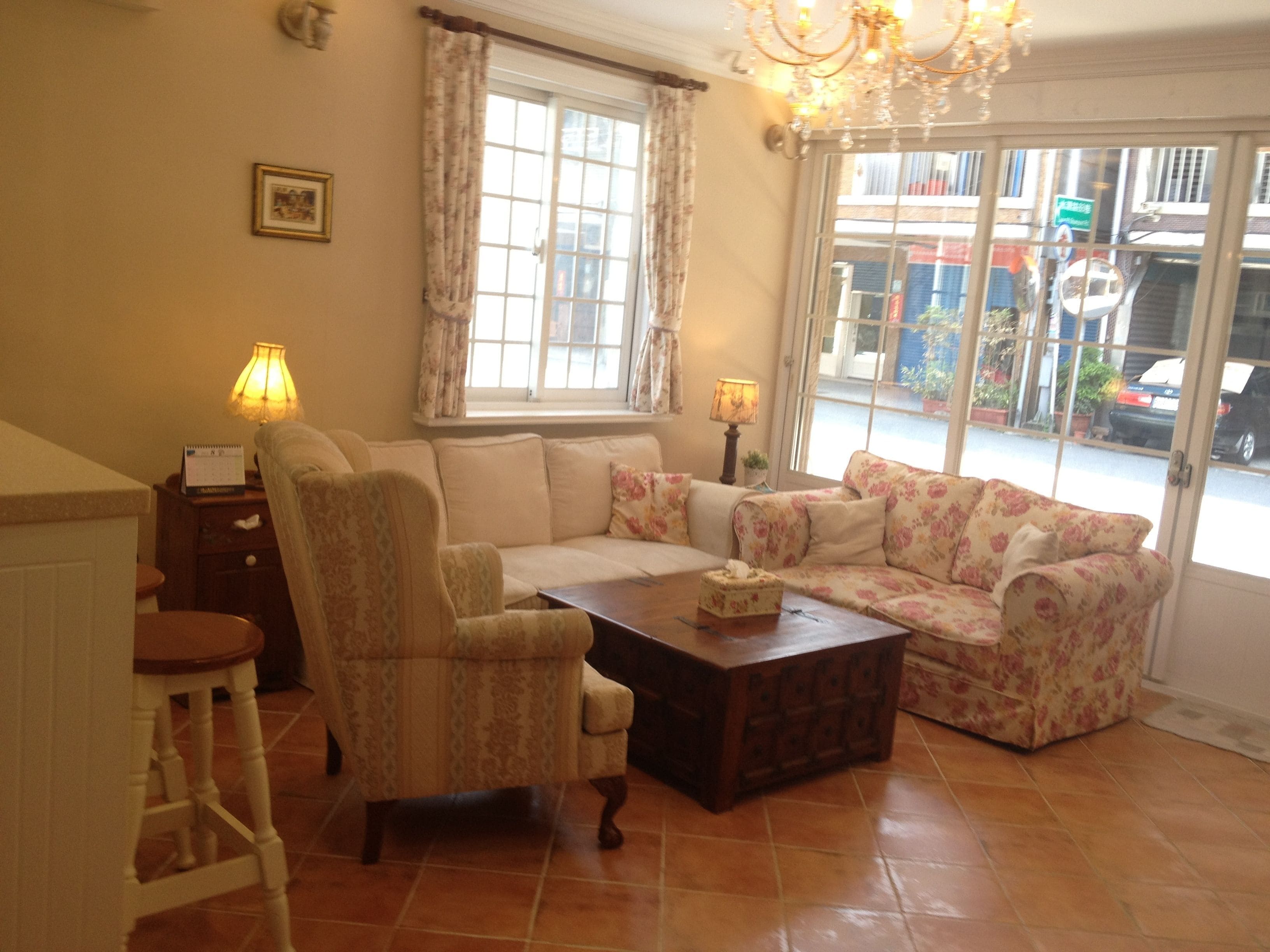 Área de estar no saguão