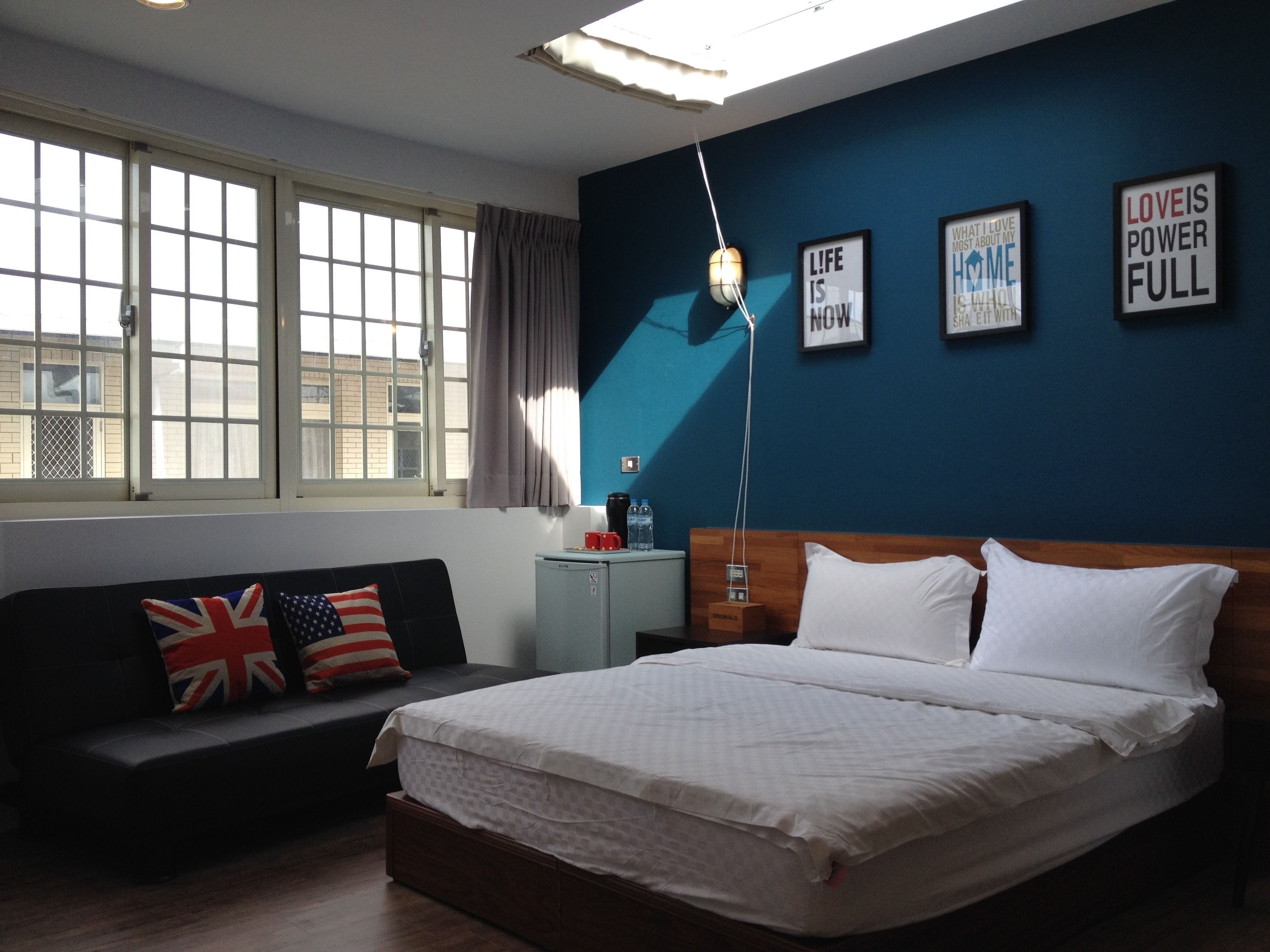 Down duvets, desk, soundproofing, rollaway beds