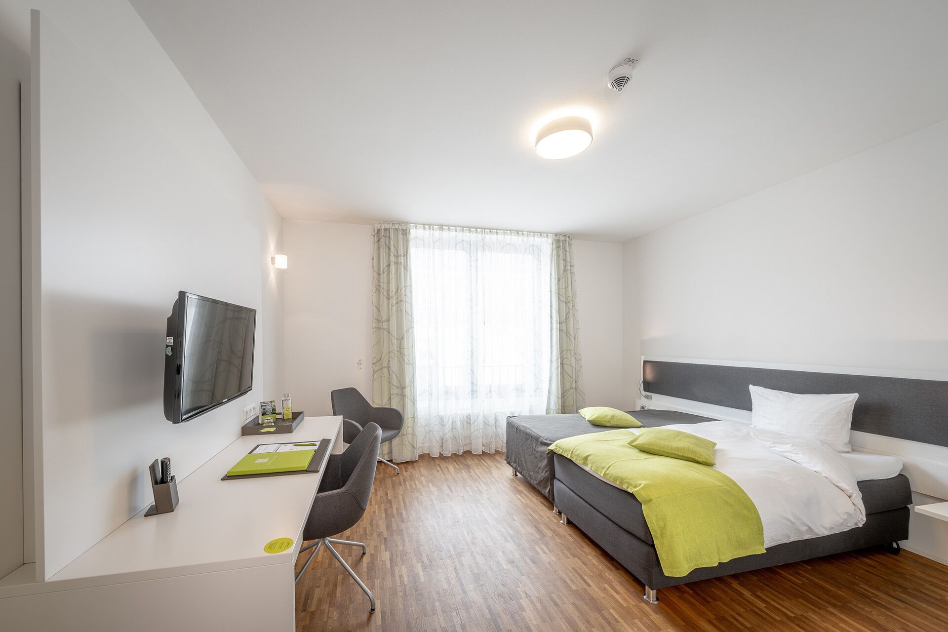 comfort double or twin room (kitchenette on request) | 1 bedroom, desk, blackout curtains, soundproofing