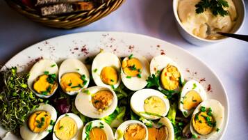 Daily buffet breakfast (PLN 30 per person)