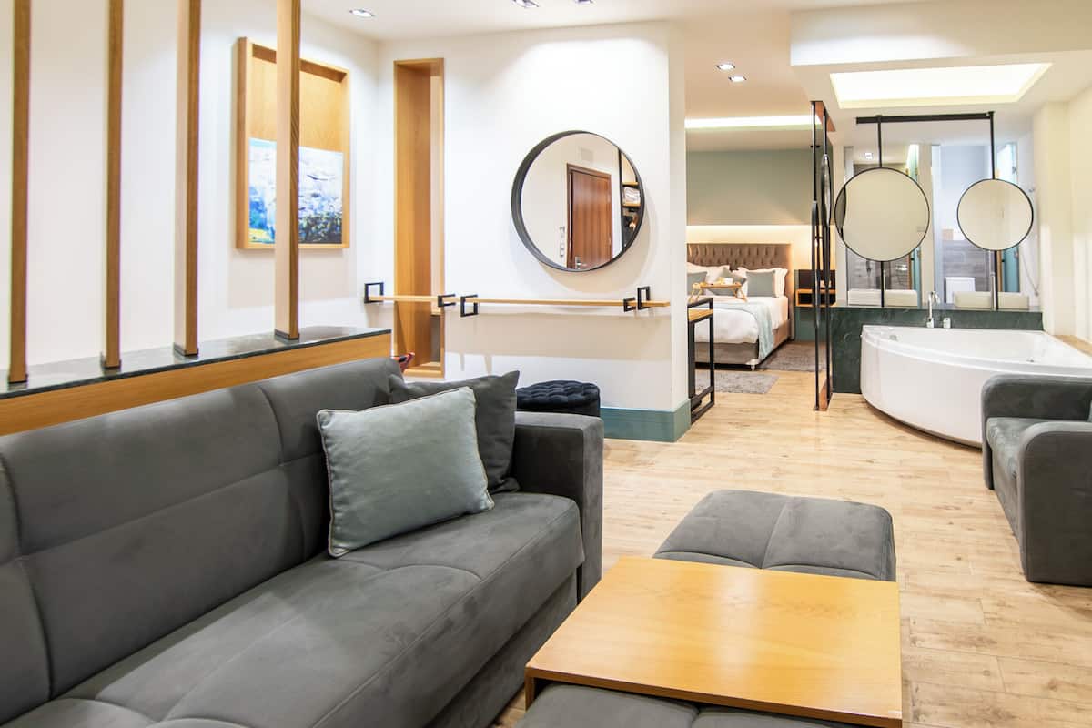 king suite with spa bath | in-room safe, soundproofing, iron/ironing board, free wifi