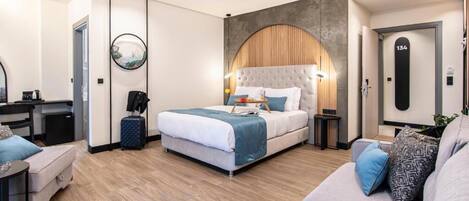 Executive Suite | In-room safe, soundproofing, iron/ironing board, free WiFi