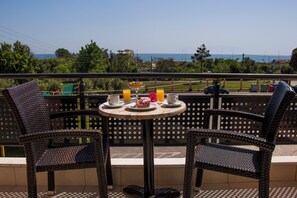 Deluxe Double Sea View | Terrace/patio